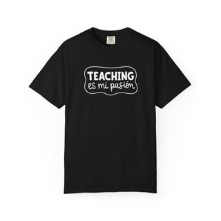 Spanish Teacher Gift Soft Unisex Tee Teaching Es Mi Pasión Graphic Design Comfortable Cotton Shirt Bilingual Educator Present Teacher Appreciation Gift Relaxed Fit Classroom Apparel Vintage Style Professional Casual Wear Language Teacher